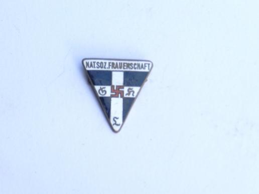 Nat.Soz.Fraunenschaft Badge