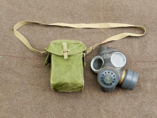 British Light Weight Gas Mask & Pouch