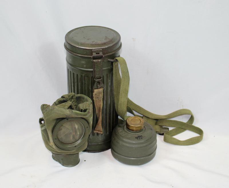 German M1930 Gas Mask & Canister