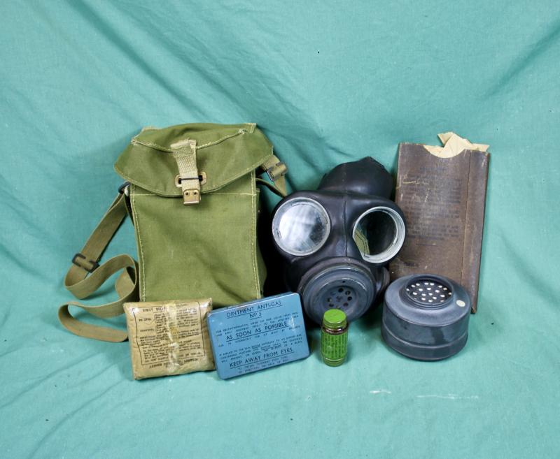 British Light Weight gas mask & Contents