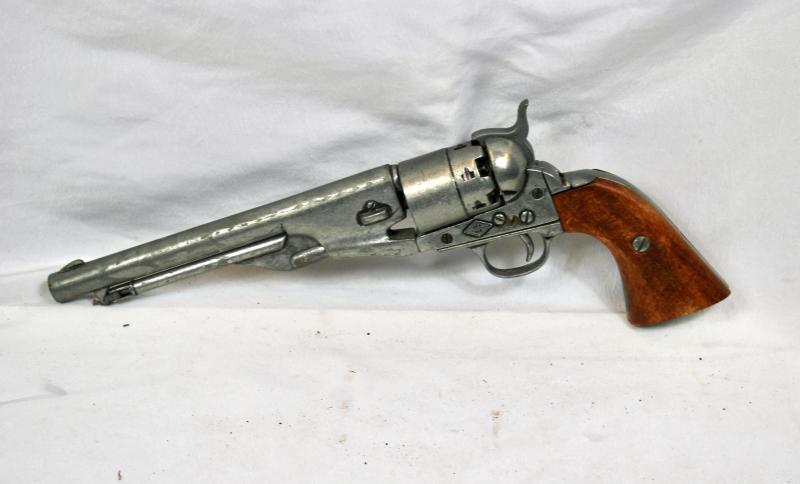 Replica U.S. Colt Army M1860 Revolver.   ( Denix )