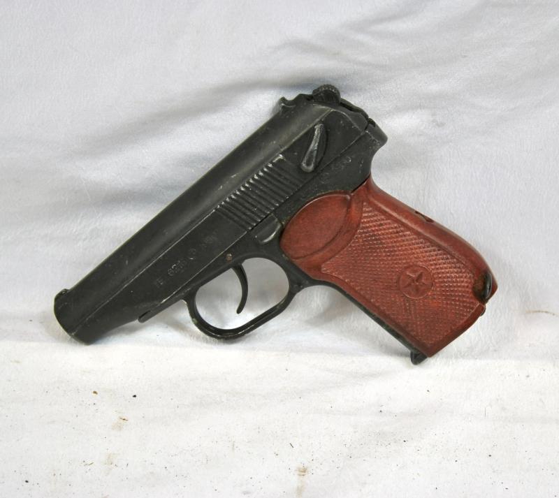 Replica Soviet/Russian Makarov Pistol       ( Denix )