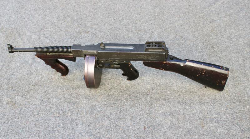 Replica M1928 Thompson Submachine Gun