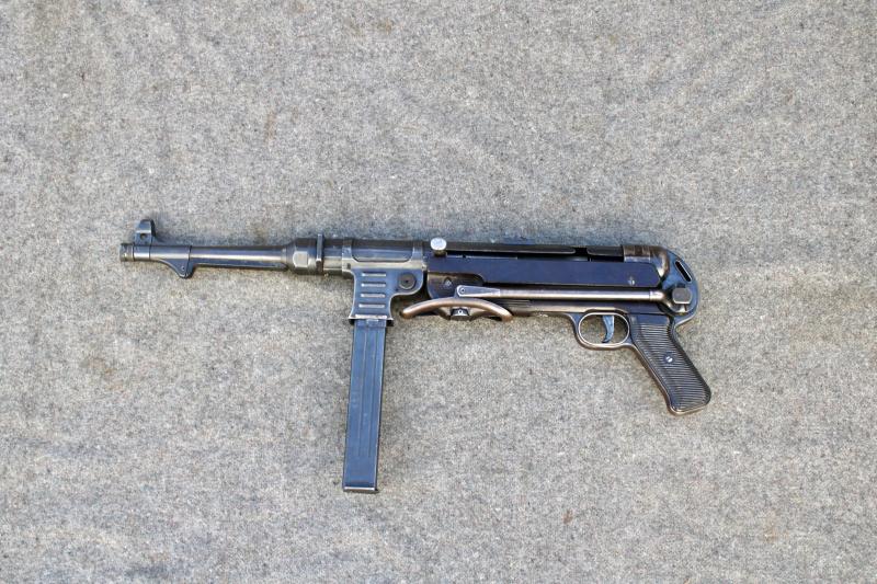 German MP40 Submachine Gun.    ( Pre-EU/UK Deactivation )