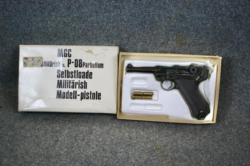Replica German P0 Luger           ( MGC )