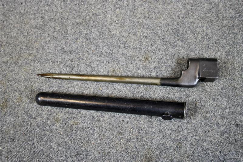 Canadian No4 MKII Bayonet & Canadian  37 Pattern Bayonet Frog