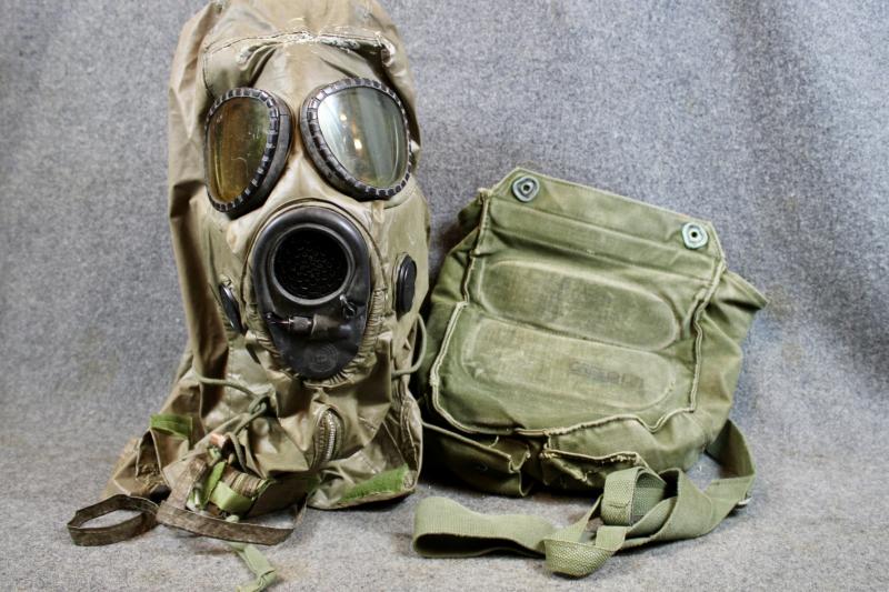 U.S. M17 Gas Mask & Pouch
