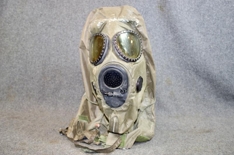 U.S. M17 Gas Mask & Pouch