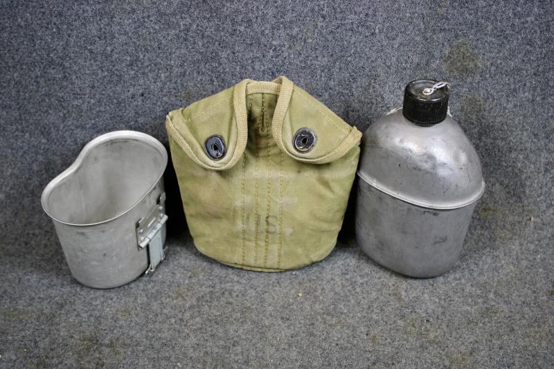U.S. M1942 Water Bottle Set   ( British Made Pouch )