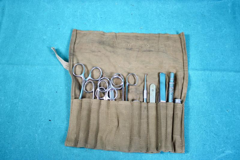 U.S. Medics Instruments & Poucy