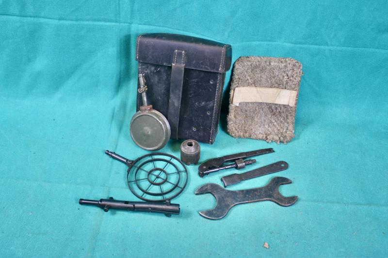 German MG42 Gunners Pouch & Contents