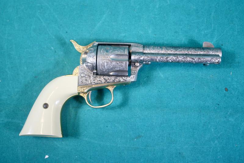 Replica of John Waynes Colt M1875 Peacemaker. ( Franklin Mint )