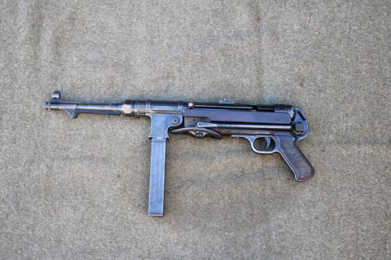 German MP40 Submachine Gun.    ( Pre-EU/UK Deactivation )