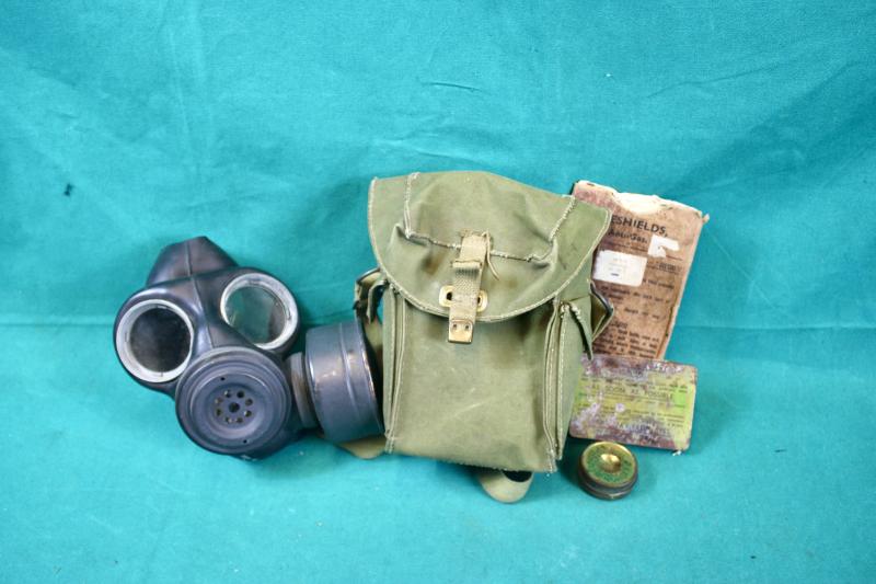 British Light Weight Gas Mask & Contents